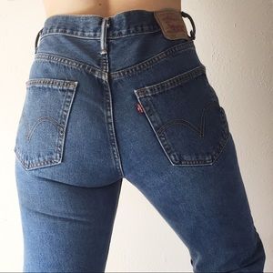 Frayed Hem Dark Wash 550 Levi’s